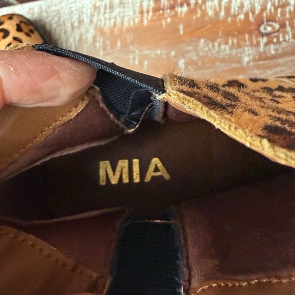 Mia Trinaa Leopard Print Booties - Picture 10 of 12